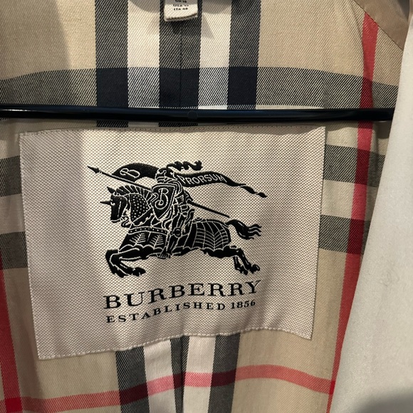 BURBERRY Double Breasted Trench Coat with pleated skirt in great condition - Picture 9 of 12